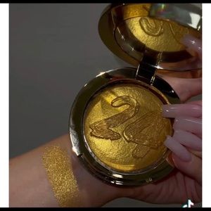 New Kylie Cosmetics 24K 2021 Birthday Highlighter!